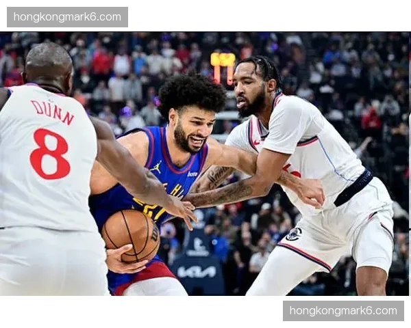 穆雷终场前0.9秒三罚两中丢绝平，快船主场1分险胜掘金